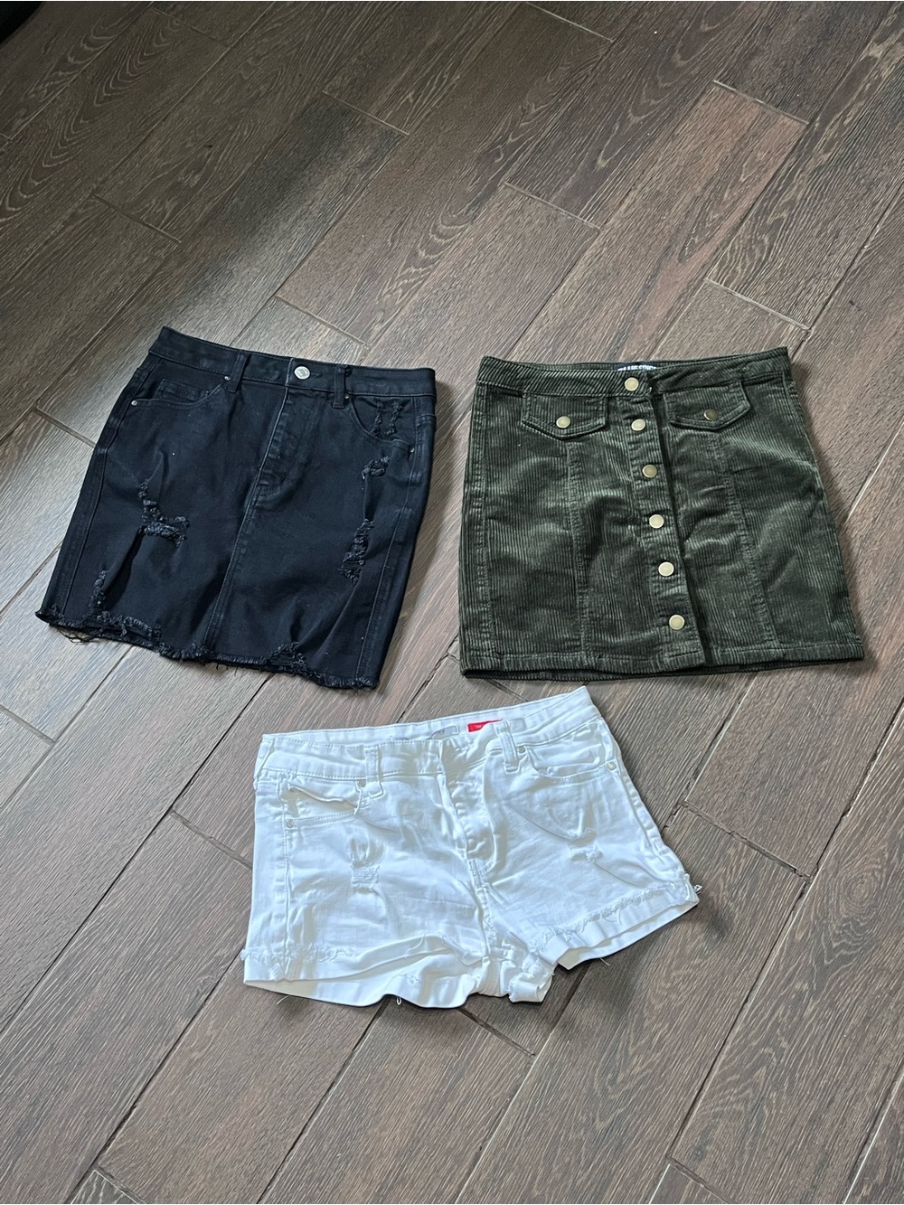 3-Piece Women’s Lot Mini Skirts & Denim Shorts Black Green White size  5